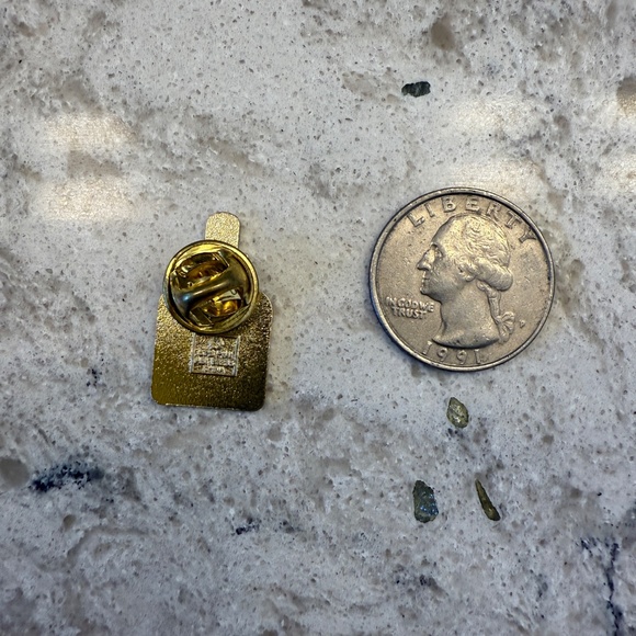 Mini Biossance push pin accessory - Picture 3 of 3